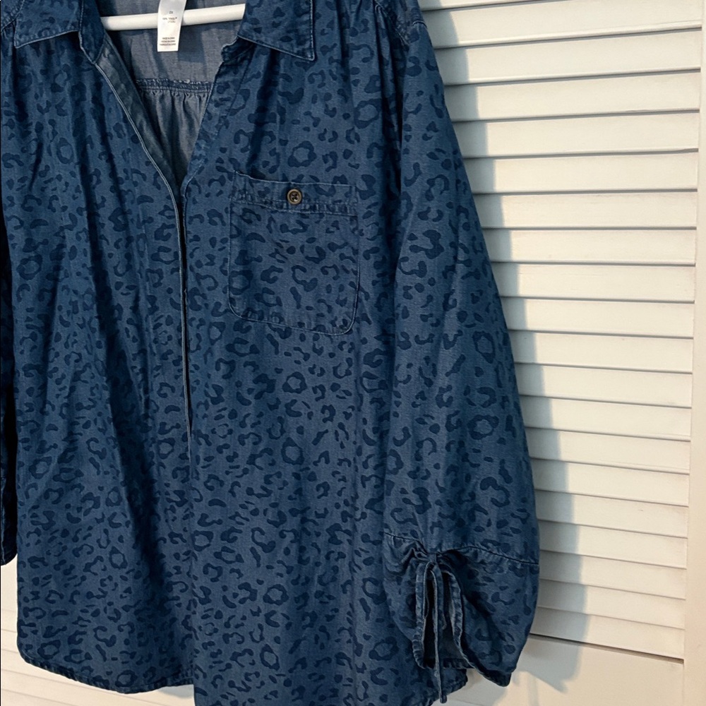 Women’s Alfred Dunner Blue Animal Print Tencel Lyocell Button Front Top 2X - Picture 4 of 10